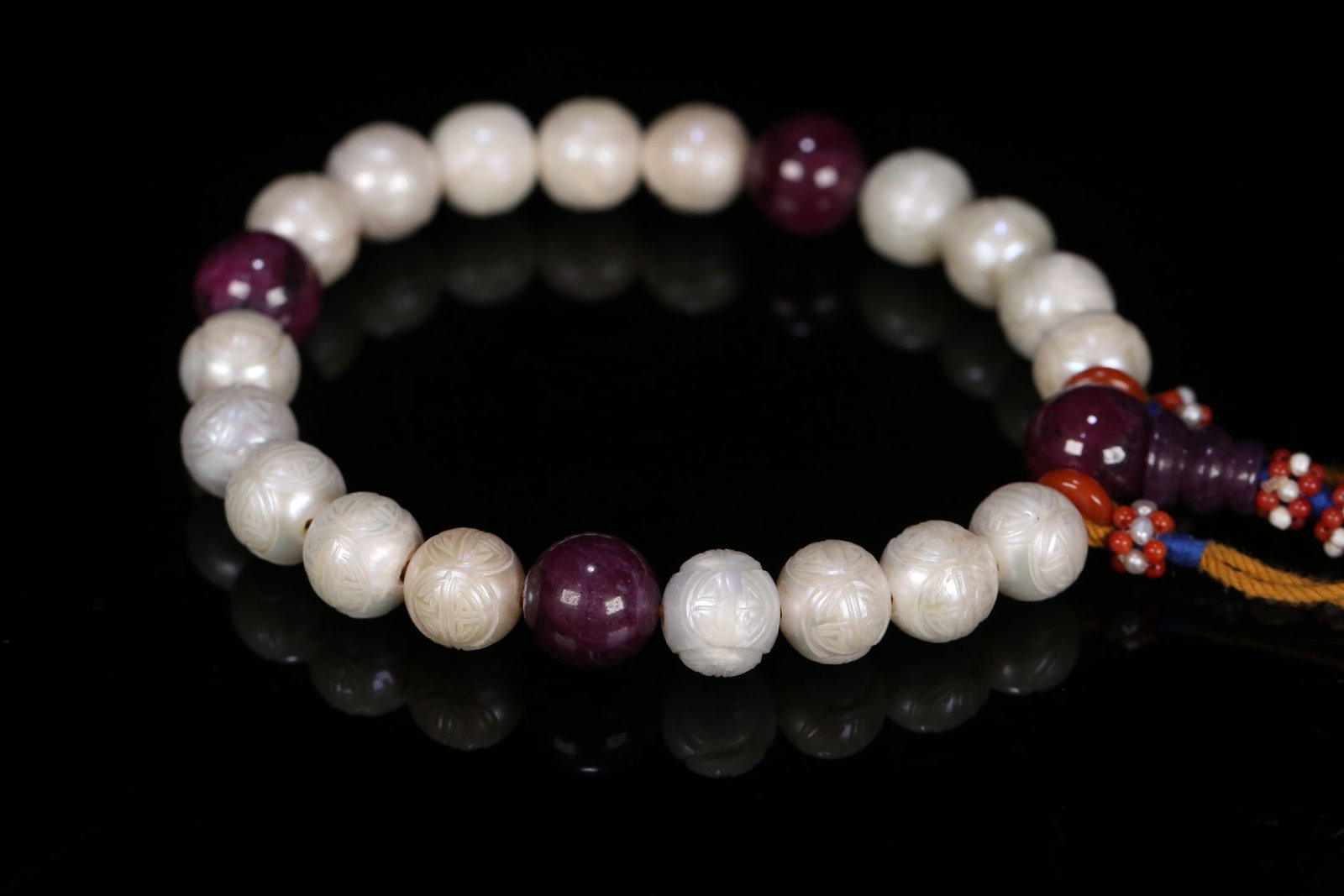An Exquisite Pearl Bracelets - 2