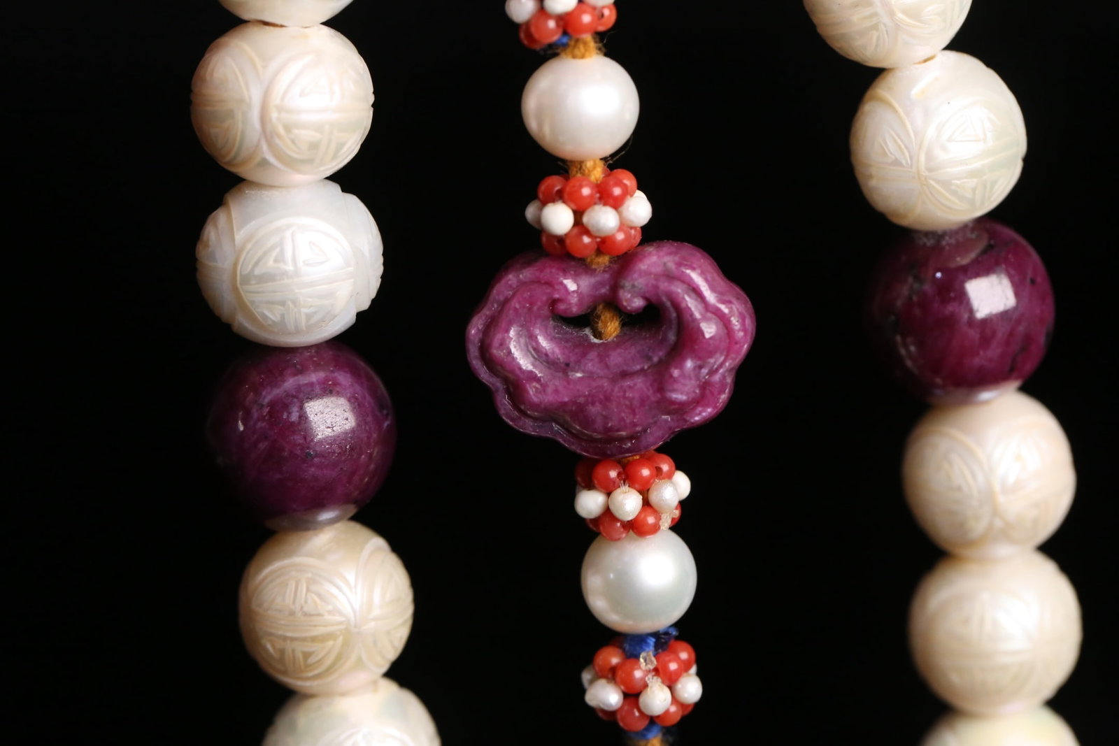 An Exquisite Pearl Bracelets - 6