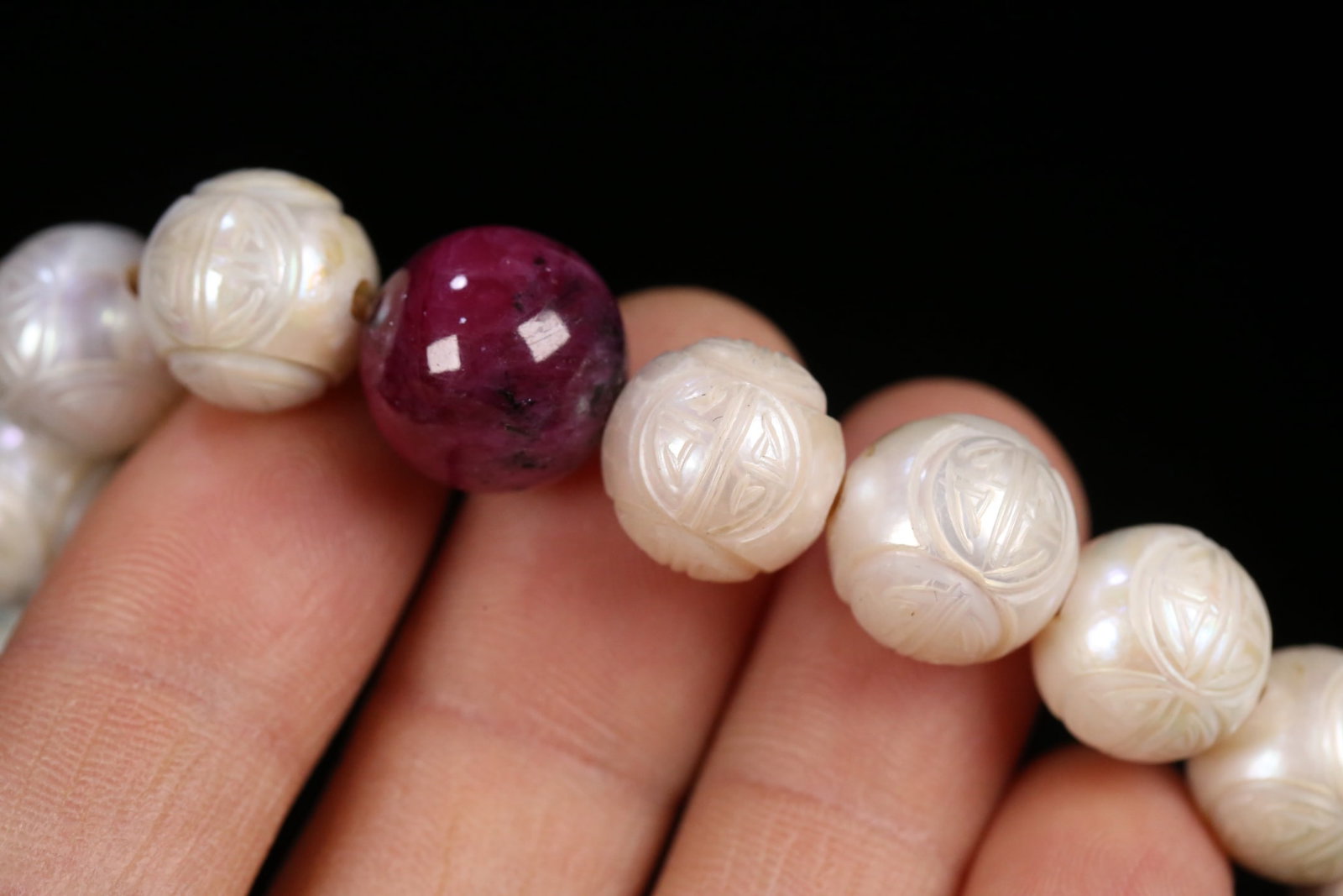 An Exquisite Pearl Bracelets - 9