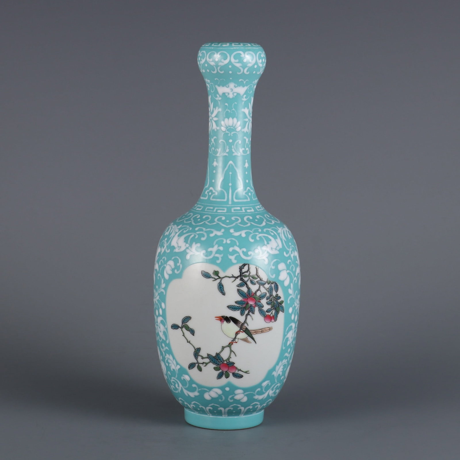 An Exquisite Famille-Rose Green Ground Flower and Bird Pattern Lotus Pattern Vase: An Exquisite Famille-Rose Green Ground Flower and Bird Pattern Lotus Pattern Vase Qing Dynasty, China Yongzheng Six-character Mark Size:9.5inx3.5in松石绿地堆白ó