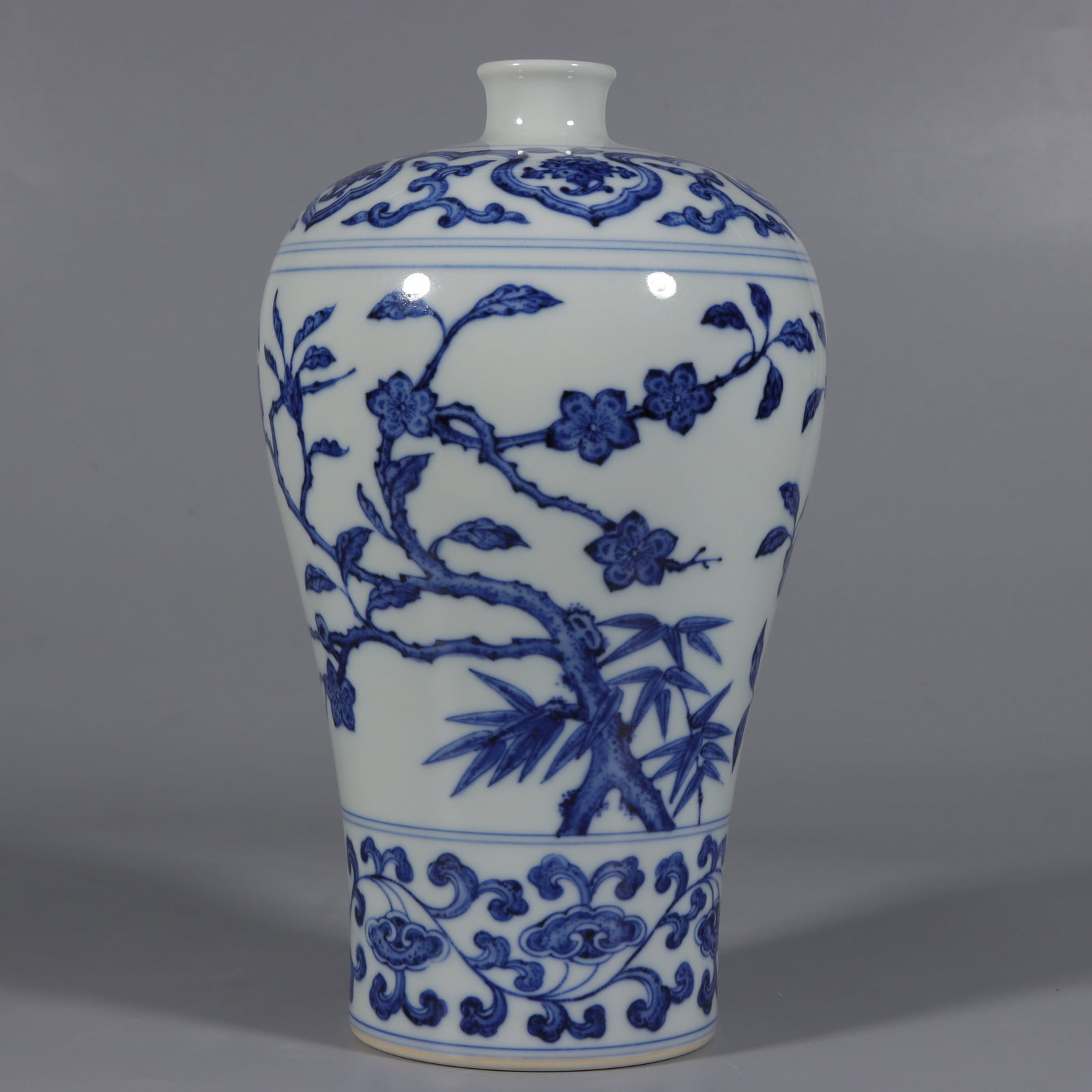 An Exquisite Blue and White Pine, Bamboo and Plum Blossom Pattern Lotus Pattern Vase: An Exquisite Blue and White Pine, Bamboo and Plum Blossom Pattern Lotus Pattern Vase Qing Dynasty, China Yongzheng Six-character Mark Size:9.1inx5.1in青花松竹梅梅&#