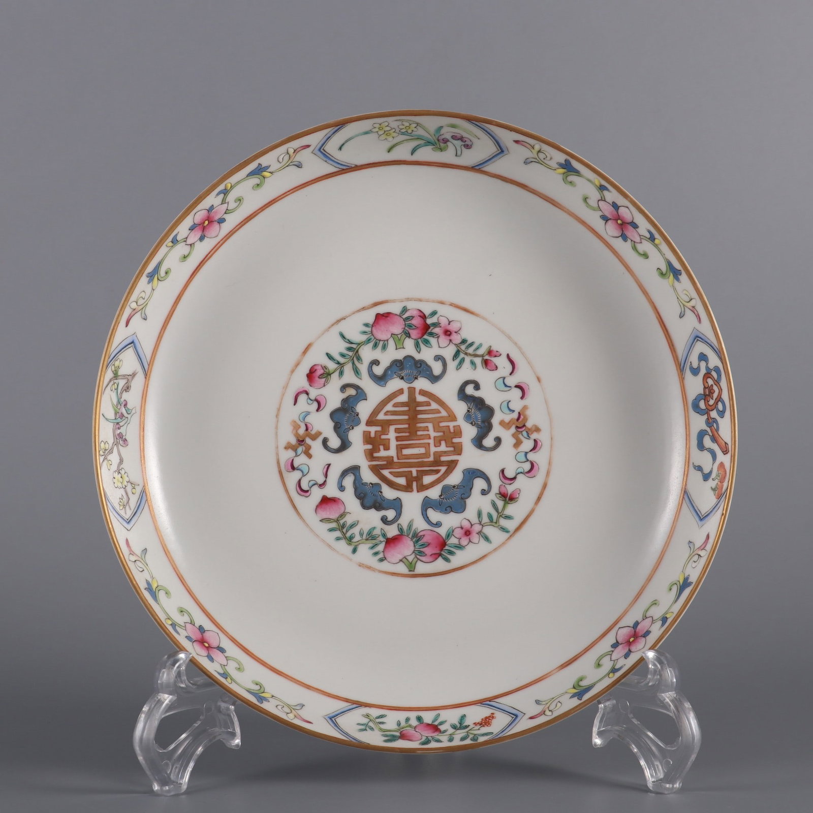 An Exquisite Famille-Rose Bats and Peach Pattern Plate: An Exquisite Famille-Rose Bats and Peach Pattern Plate Qing Dynasty, China Tongzhi Six-character Mark Size:1.6inx7.7in黄地粉彩五福捧寿盘 中&