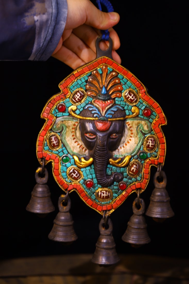 An Exquisite Bronze Inlaid Dzi Bead Gems Painted Color Statue of Ganesh: An Exquisite Bronze Inlaid Dzi Bead Gems Painted Color Statue of Ganesh Qing Dynasty, China Size:9.4inx5.5in Weight:1180g铜彩绘嵌天珠宝石象鼻
