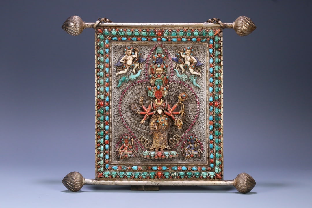 An Exquisite Silver Inlaid Gems Statue of Thousand-hand Guanyin Tangka: An Exquisite Silver Inlaid Gems Statue of Thousand-hand Guanyin Tangka Qing Dynasty, China Size:11inx12.2inx1in Weight:1120g银唐卡银花丝镶珊瑚