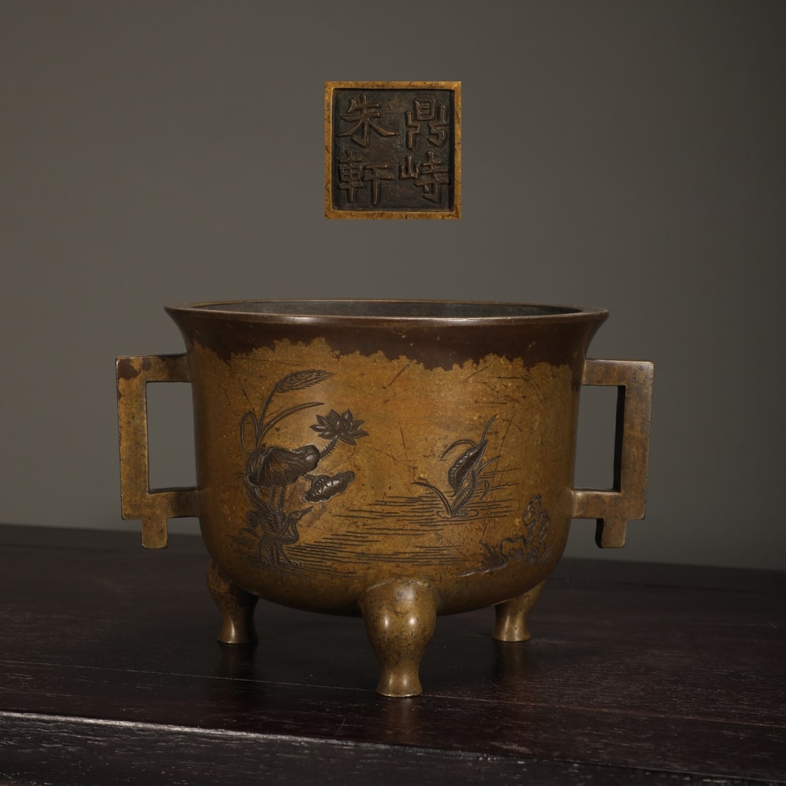 An Exquisite Bronze Flower Pattern Double-Ears and Tripod Censer: An Exquisite Bronze Flower Pattern Double-Ears and Tripod Censer Ming Dynasty, China Size:4.3inx6.7in Weight:1450g铜法盏炉 中国明代 Size:10.9cmx17cm Wei