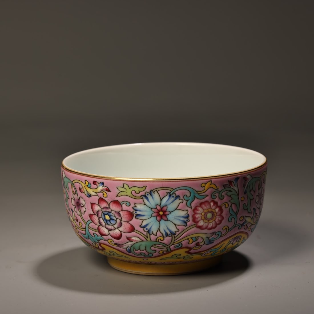 An Exquisite Enamel Lotus Pattern Bowl: An Exquisite Enamel Lotus Pattern Bowl Qing Dynasty, China ????Size:1.8inx3.5in Weight:120g珐琅彩缠枝莲纹碗 中国清代