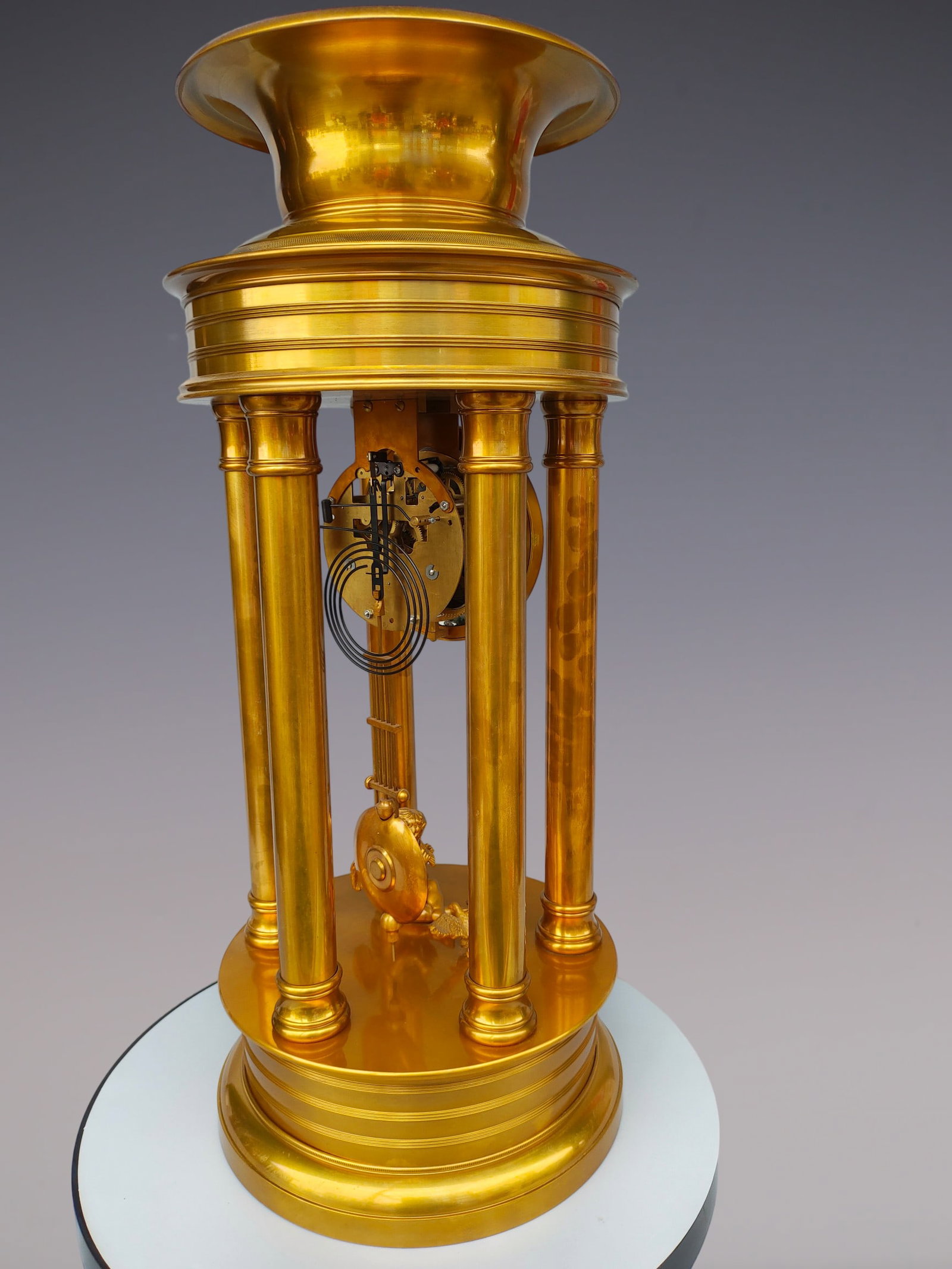 An Exquisite Gilt Bronze Clock - 5