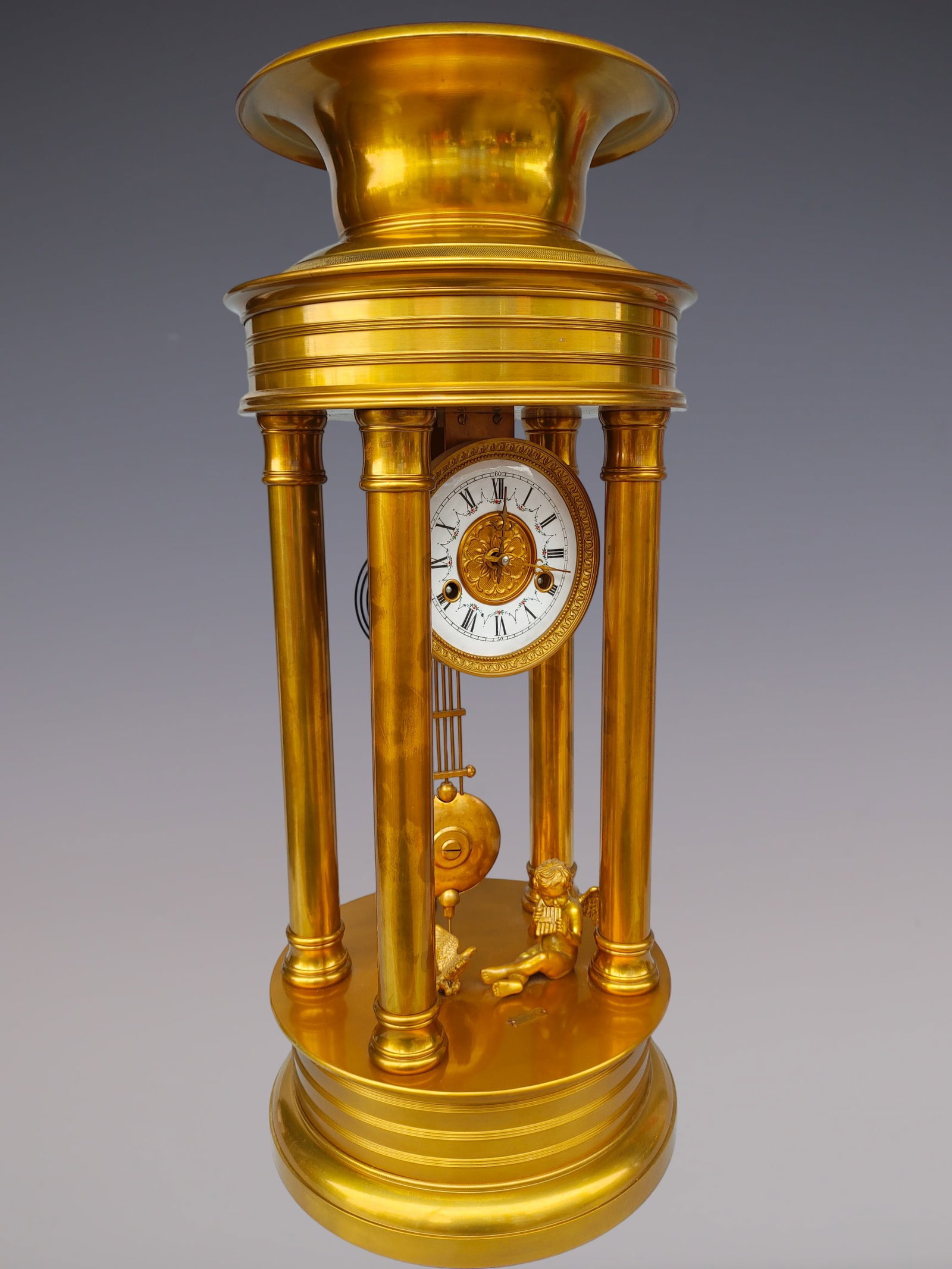 An Exquisite Gilt Bronze Clock - 7