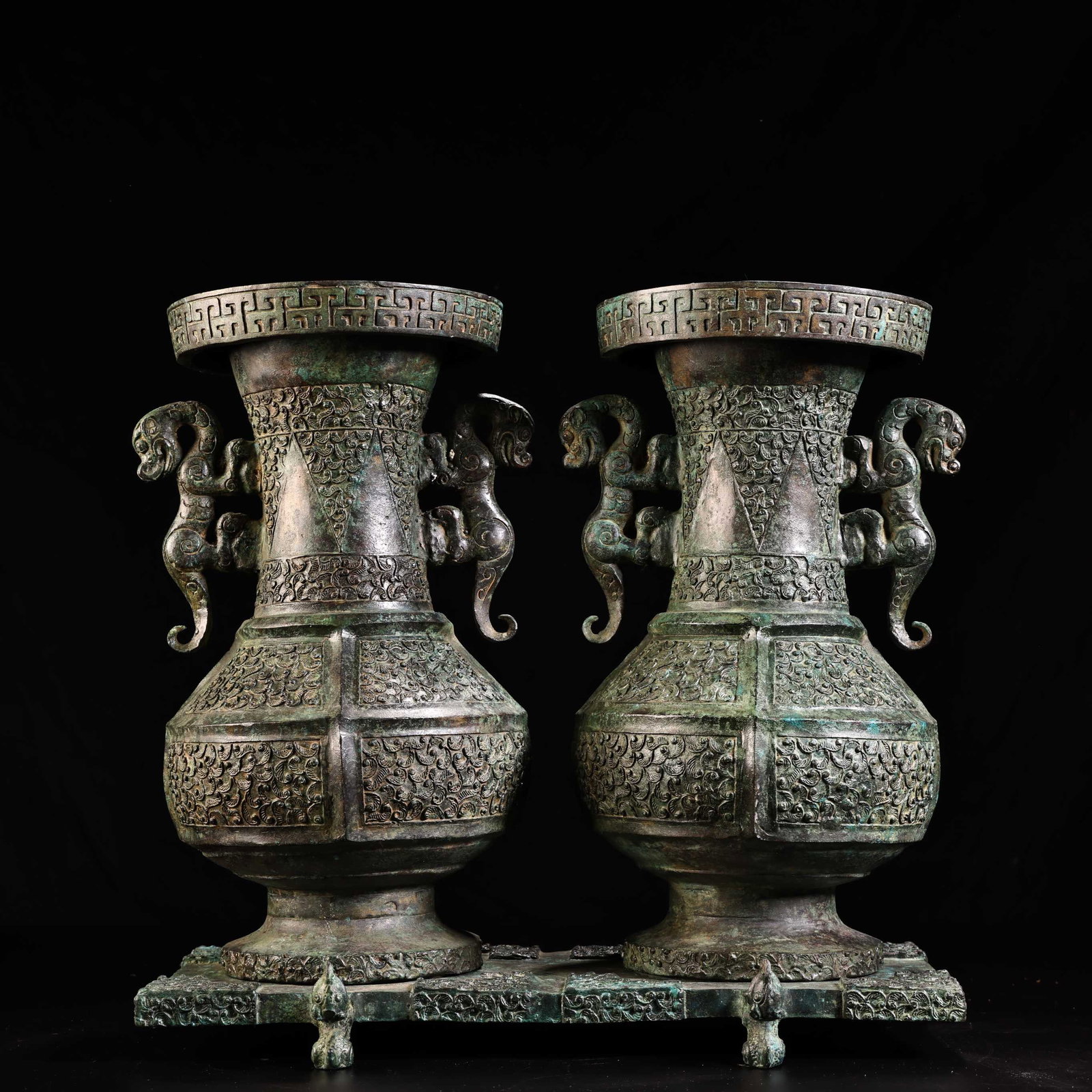 An Exquisite Bronze With Inscription Double-Ears Vase: An Exquisite Bronze With Inscription Double-Ears Vase the Warring States period in China Size:13.8inx7.9in Weight:5000g青铜器酒器 战国时期