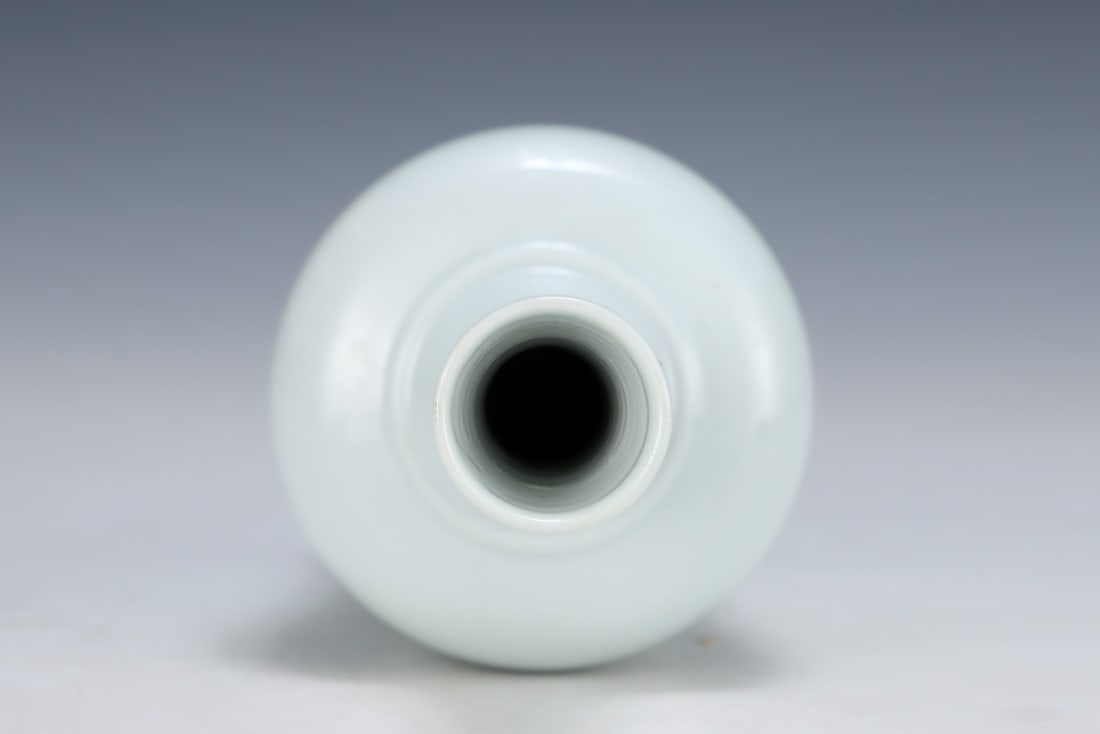 An Exquisite Underglaze-Red Vase - 7