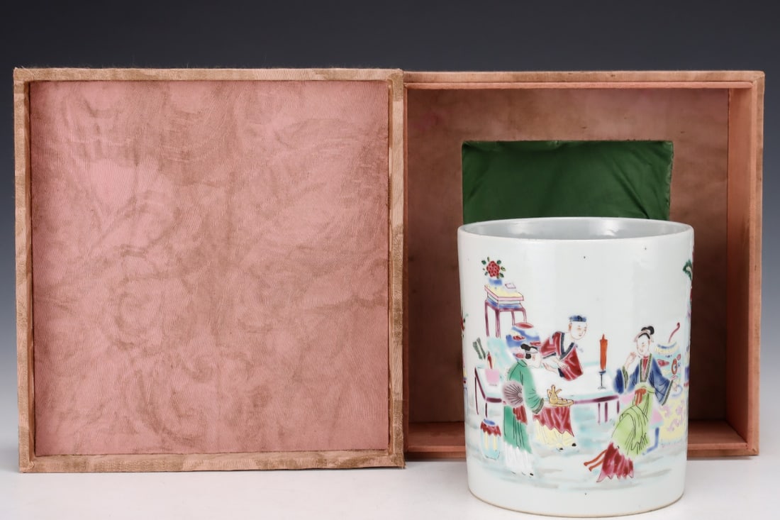 An Exquisite Famille-Rose Character and Story Pattern Brush Pot: An Exquisite Famille-Rose Character and Story Pattern Brush Pot Qing Dynasty, China Size:5.5inx4.9in粉彩人物笔筒 中国清代 Size:14cmx12.5cm