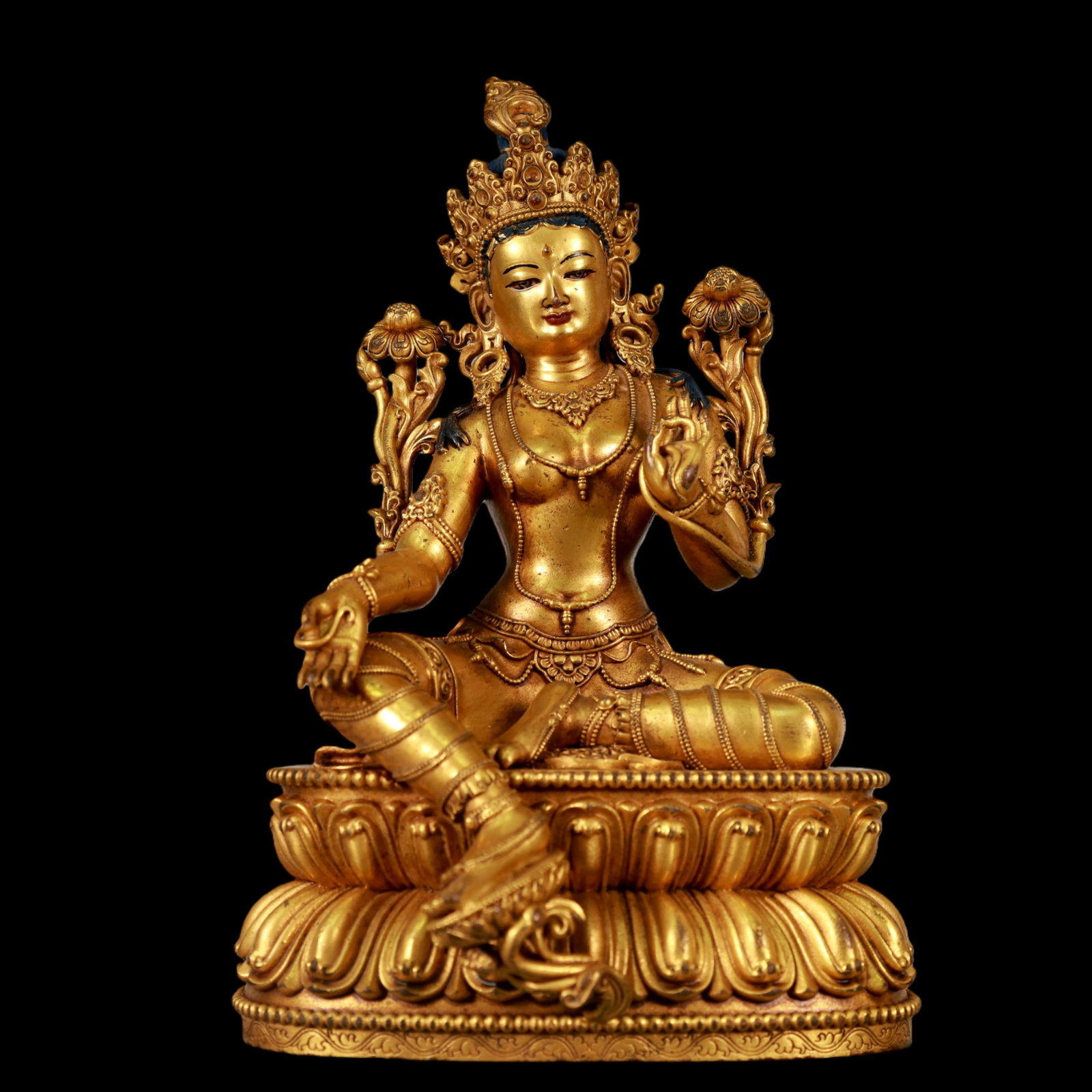 A Exquisite Gilt Bronze Statue of Tara Buddha statue: A Exquisite Gilt Bronze Statue of Tara Buddha statue Qing Dynasty, China Size:5.3inx4.3inx7.9in Weight:1350g铜鎏金度母佛像 中国清代 Si