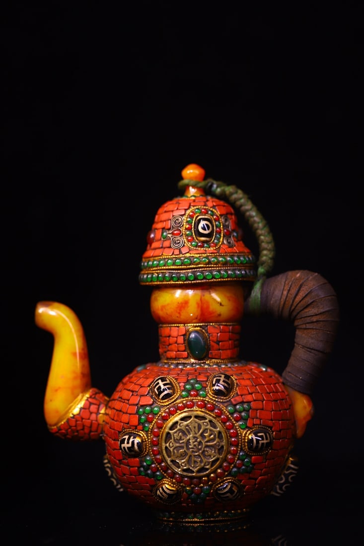 An Exquisite Amber Inlaid Gems Dzi Bead Teapot: An Exquisite Amber Inlaid Gems Dzi Bead Teapot Qing Dynasty, China Size:7.1inx5.9in Weight:600g蜜蜡嵌宝石天珠酥油壶 中国清