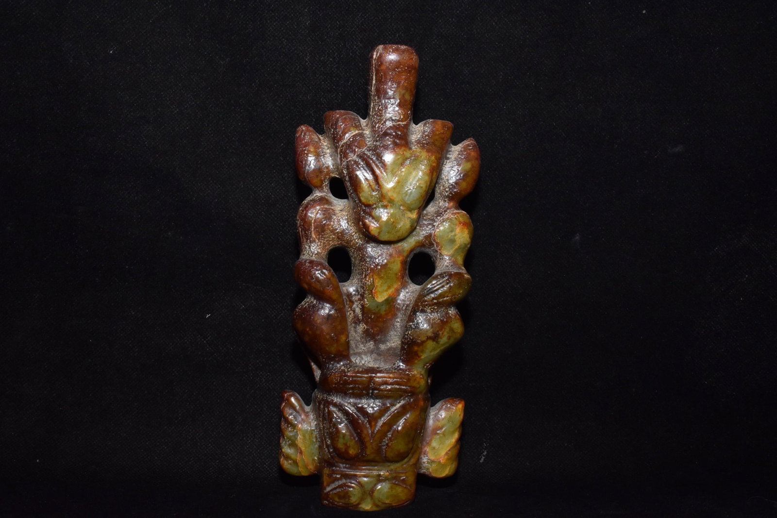 An Exquisite Hemo Jade Figure Ornament: An Exquisite Hemo Jade Figure Ornament Hong Shan Culture Size:8.1inx3.7in Weight:850g河磨玉太阳神 红山文化 Size:20.5cmx9.5cm Weight:850g