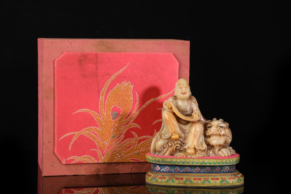An Exquisite Shoushan Stone Statue of Arhat Ornament: An Exquisite Shoushan Stone Statue of Arhat Ornament Qing Dynasty, China Size:4.7inx4.7inx3in Weight:829g寿山石罗汉摆件 中国清代