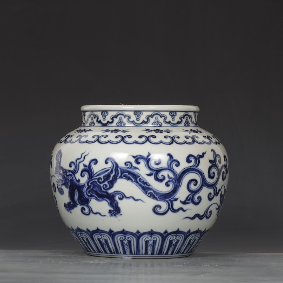 An Exquisite Blue and White Dragon Pattern Jar - 4