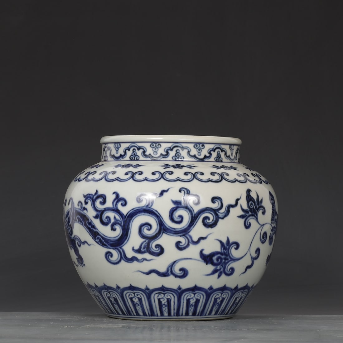An Exquisite Blue and White Dragon Pattern Jar - 6
