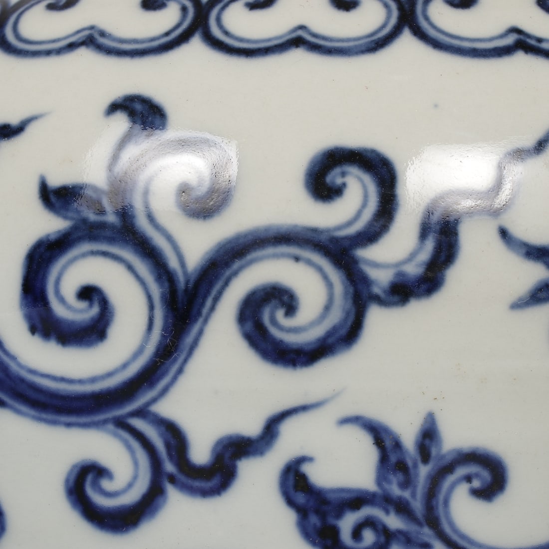 An Exquisite Blue and White Dragon Pattern Jar - 7