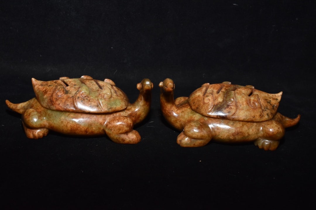 An Exquisite White Jade Turtle Ornament: An Exquisite White Jade Turtle Ornament Han Dynasty, China Size:10.2in Weight:900g白玉龟 中国汉代 Size:26cm Weight:900g