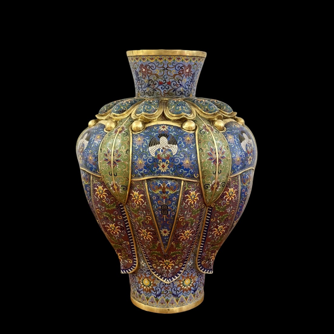 An Exquisite Cloisonne Lotus Pattern Crane Pattern Vase: An Exquisite Cloisonne Lotus Pattern Crane Pattern Vase Qing Dynasty, China Kangxi Four-character Mark Size:23.6inx17.7in Weight:25.8kg景泰蓝蝉瓶 中国清