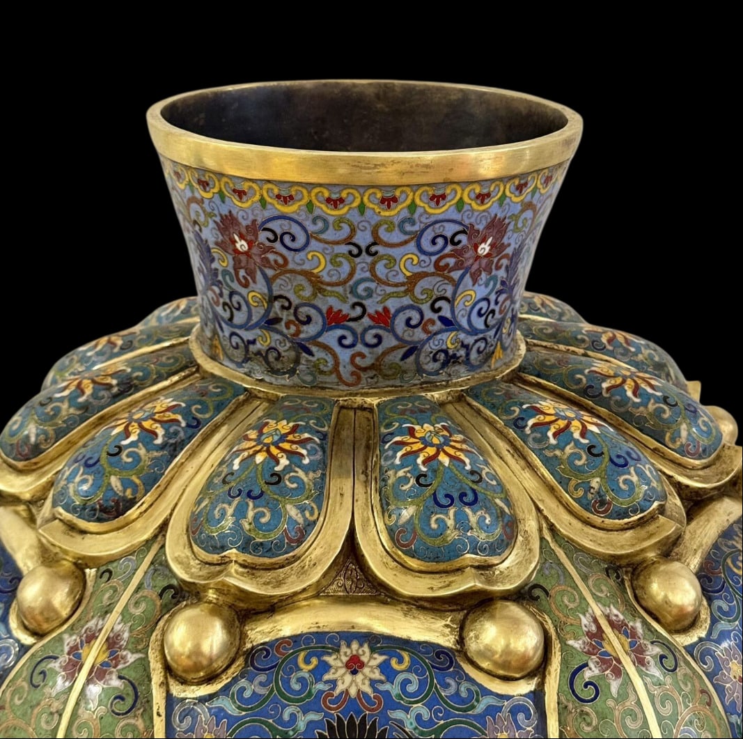 An Exquisite Cloisonne Lotus Pattern Crane Pattern Vase - 2