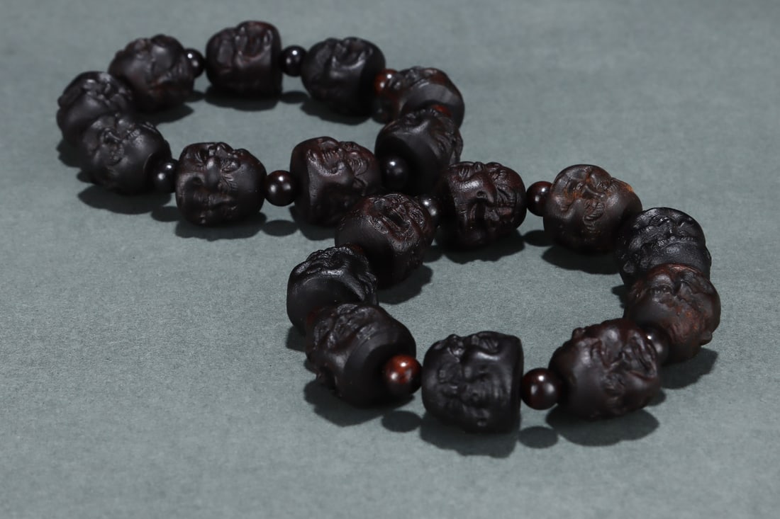 An Exquisite Eaglewood Bracelets - 3