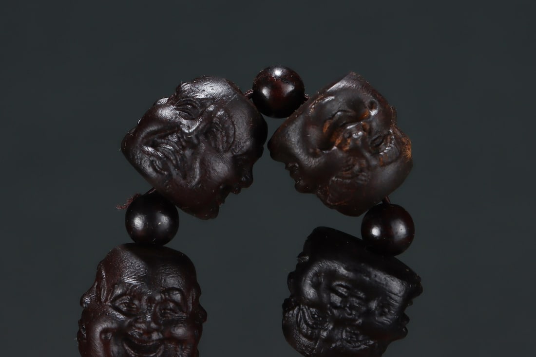 An Exquisite Eaglewood Bracelets - 4