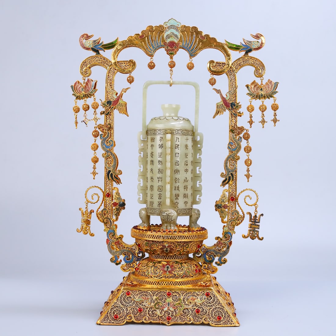 An Exquisite Gilt Bronze Inlaid White Jade Bats and Peach Pattern Flower and Bird Pattern with poem: An Exquisite Gilt Bronze Inlaid White Jade Bats and Peach Pattern Flower and Bird Pattern with poem Ornament Qing Dynasty, China Qianlong Four-character Mark Size:15inx10.6in Weight:1445g铜Ź