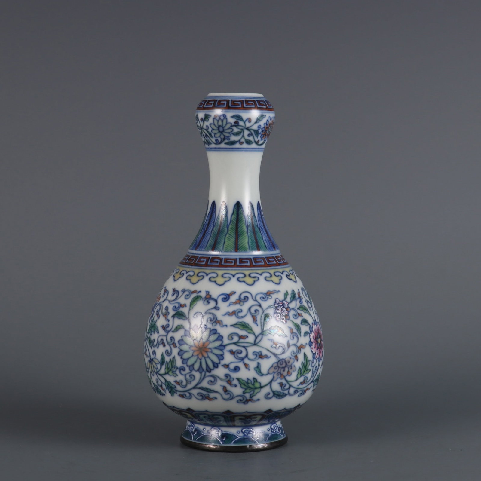 An Exquisite Doucai Lotus Pattern Vase - 2