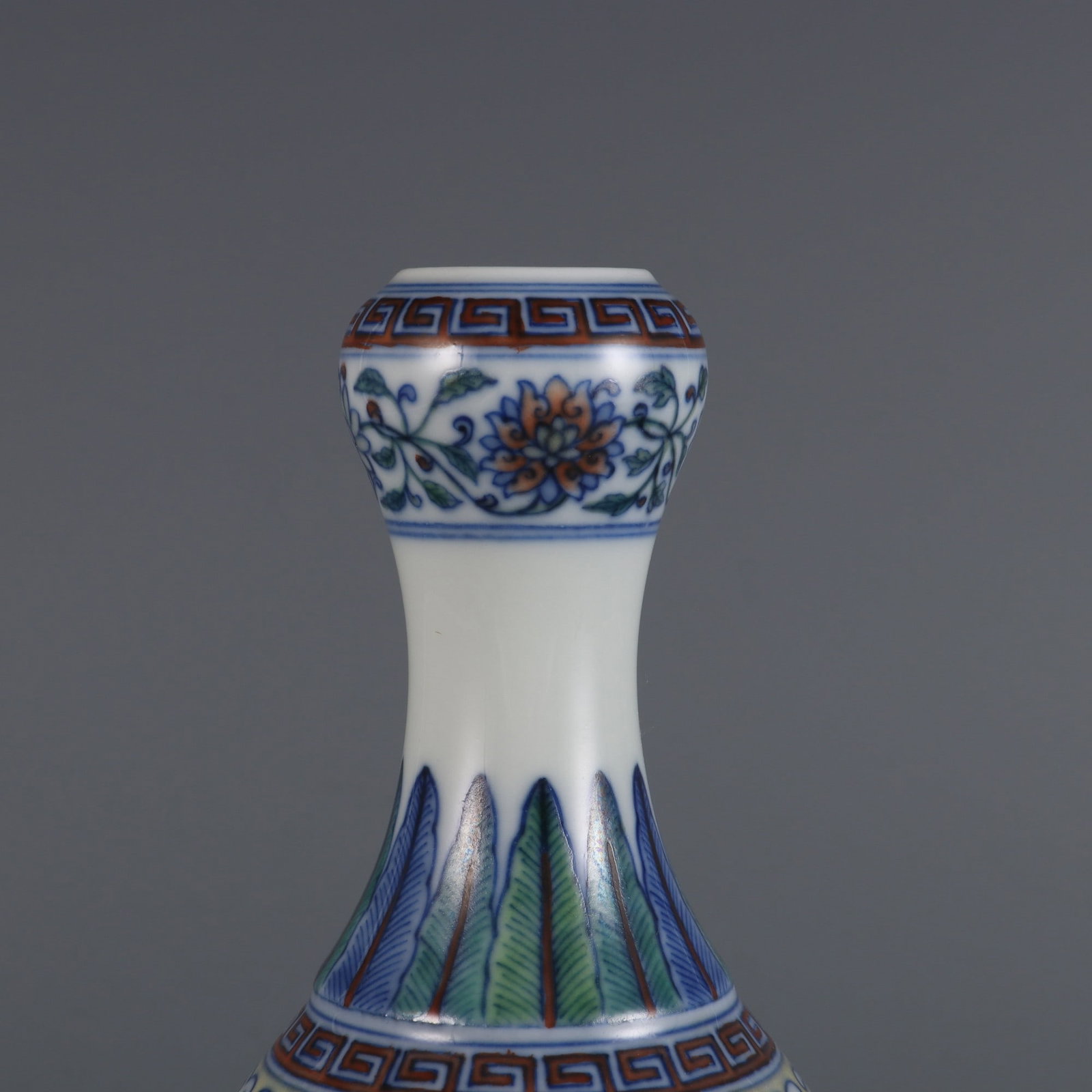 An Exquisite Doucai Lotus Pattern Vase - 3