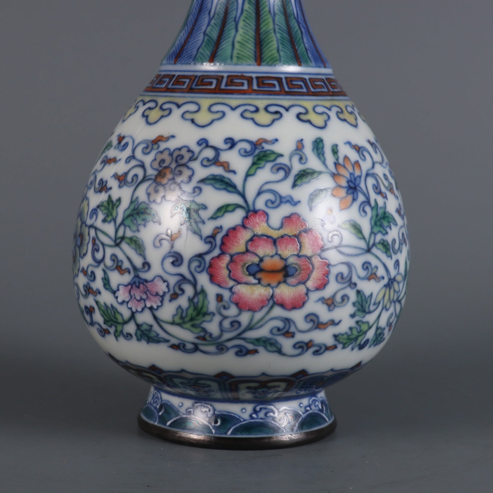 An Exquisite Doucai Lotus Pattern Vase - 4