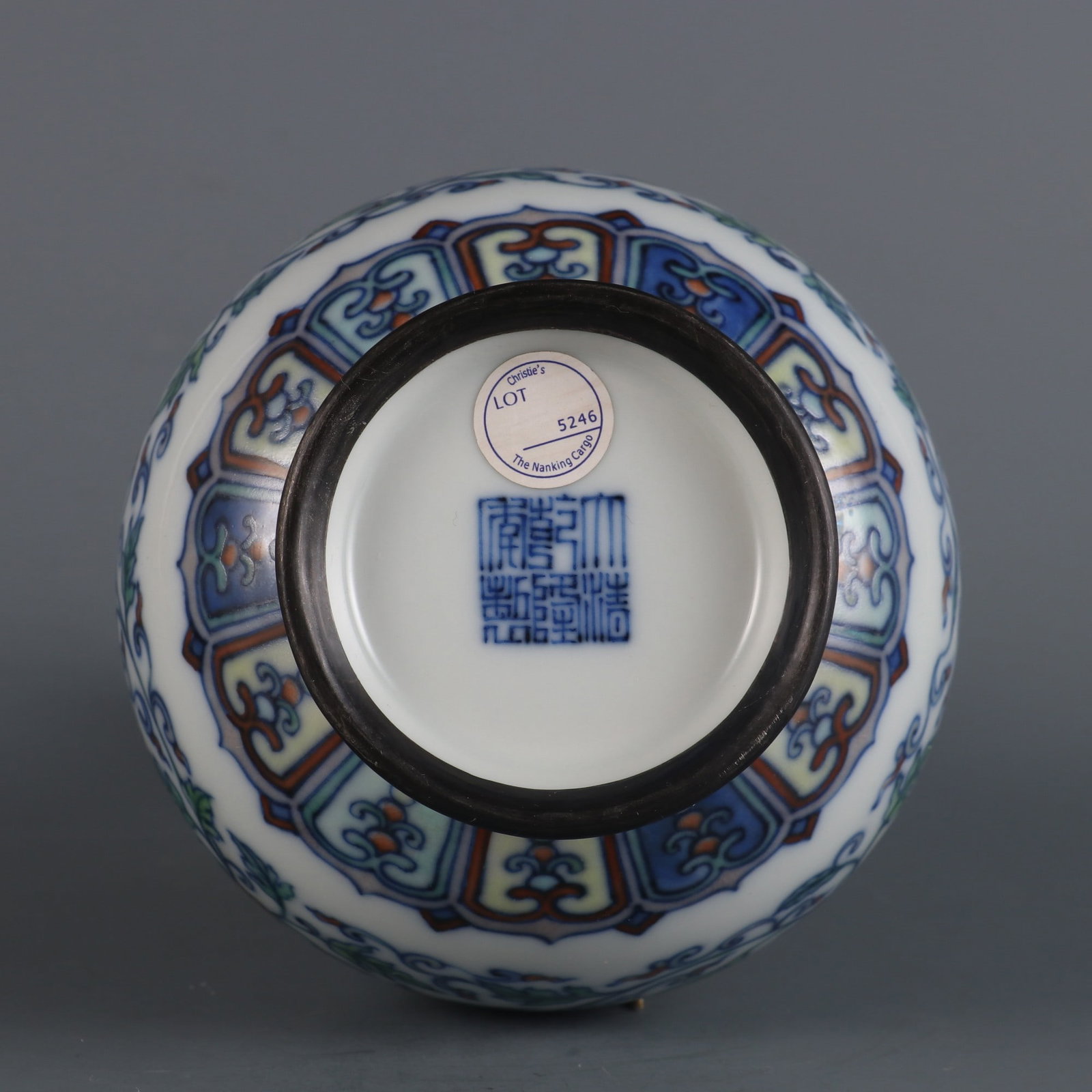 An Exquisite Doucai Lotus Pattern Vase - 9