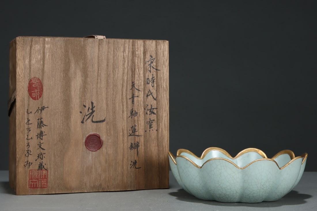 An Exquisite Ru yao Sky Blue Glazed Brush Washer: An Exquisite Ru yao Sky Blue Glazed Brush Washer Song Dynasty, China Size:2.3inx7.2in汝窑天青釉莲瓣洗 中国宋代 Size:5.8cmx18.2cm