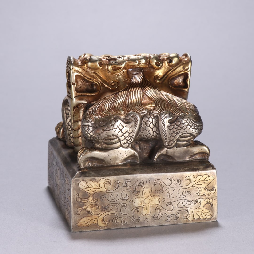 An Exquisite Gilt Bronze and Silver Auspicious Beast Seal: An Exquisite Gilt Bronze and Silver Auspicious Beast Seal Qing Dynasty, China Size:3.9inx3.7in Weight:1866.3g铜鎏金鎏银蛟龙钮印章
