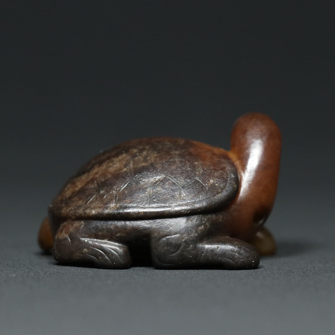 An Exquisite White Jade Turtle Pendant - 2