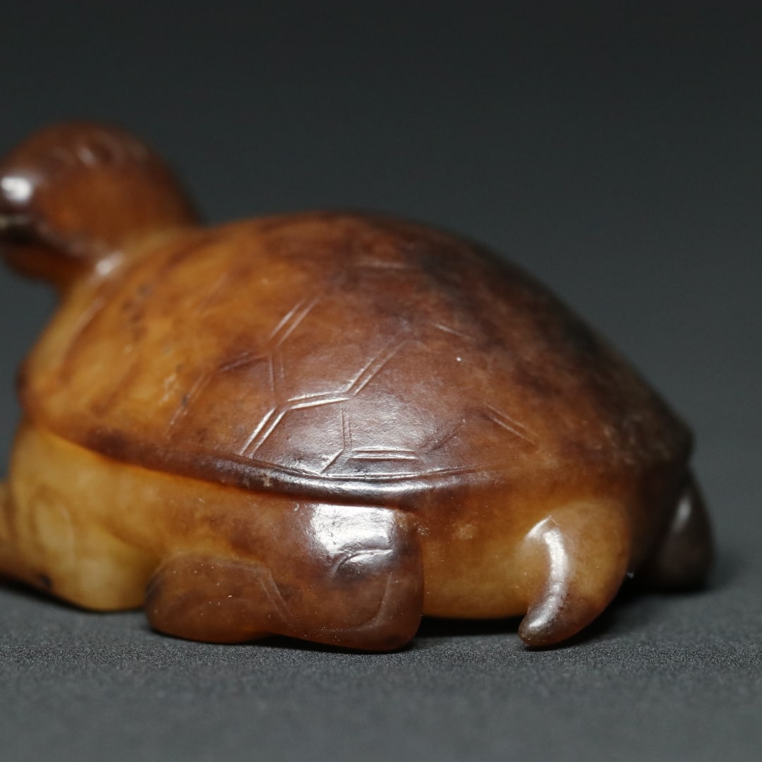 An Exquisite White Jade Turtle Pendant - 8