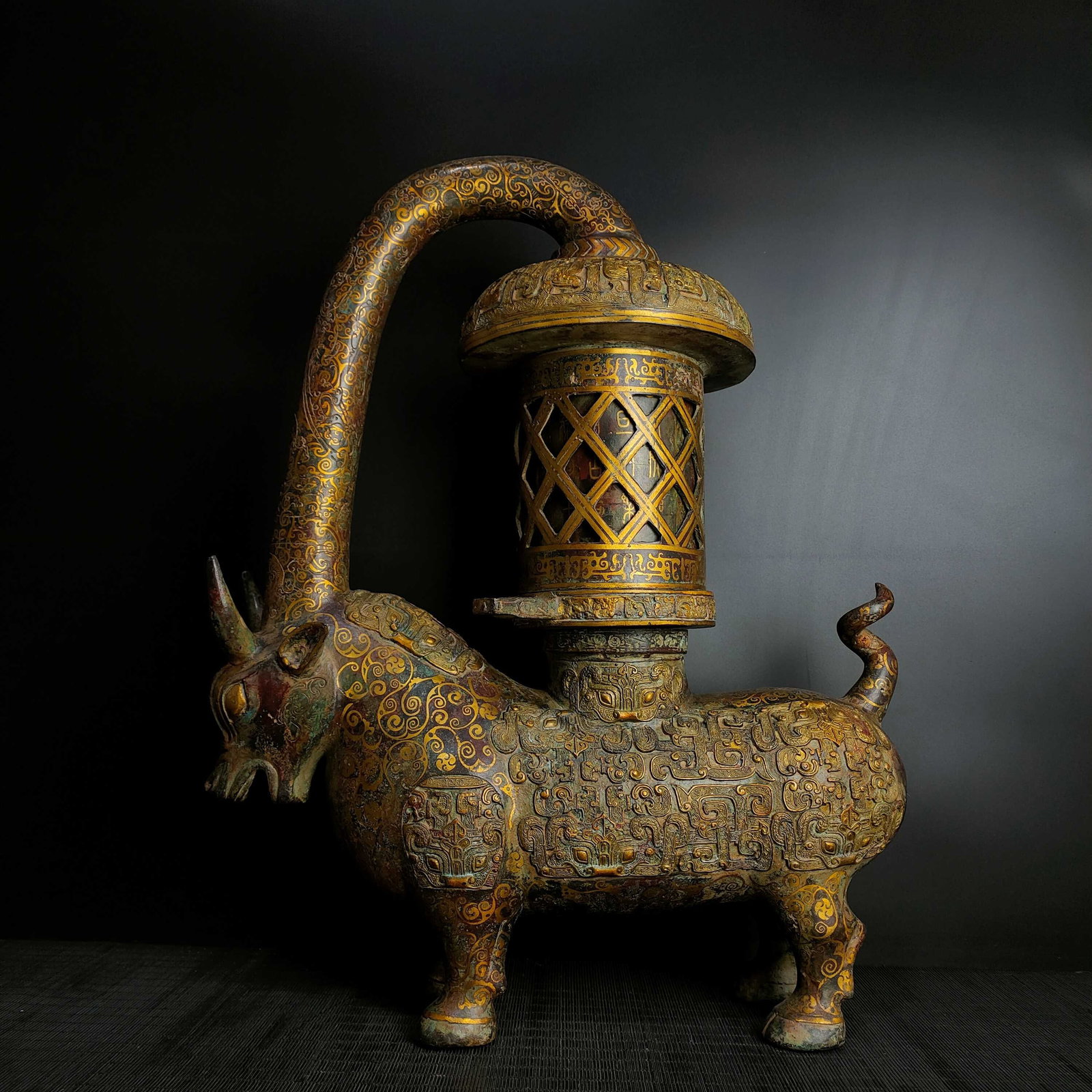An Exquisite Bronze Inlaid Gold With Inscription Buffalo-Shaped Palace Lantern: An Exquisite Bronze Inlaid Gold With Inscription Buffalo-Shaped Palace Lantern the Warring States period in China Size:21.7inx17.3in Weight:11.8kg青铜错金牛灯