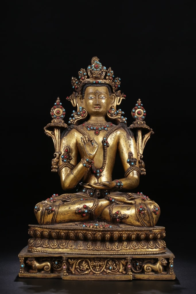 An Exquisite Gilt Bronze Inlaid Gems Statue of Tara: An Exquisite Gilt Bronze Inlaid Gems Statue of Tara Qing Dynasty, China Size:10inx6.8inx4.7in Weight:3800g铜鎏金嵌宝度母坐像 中国ę