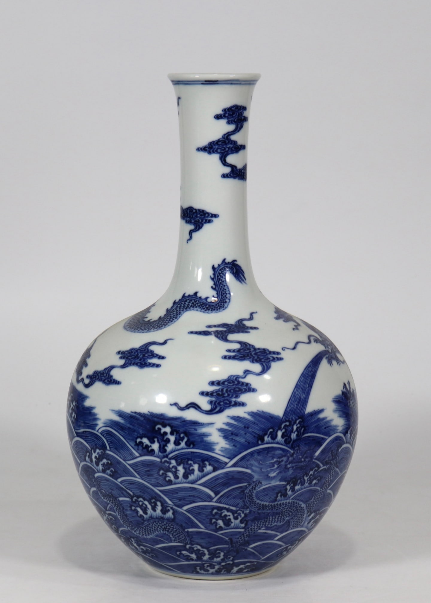 An Exquisite Blue and White Dragon Pattern Seawater Pattern Vase - 2