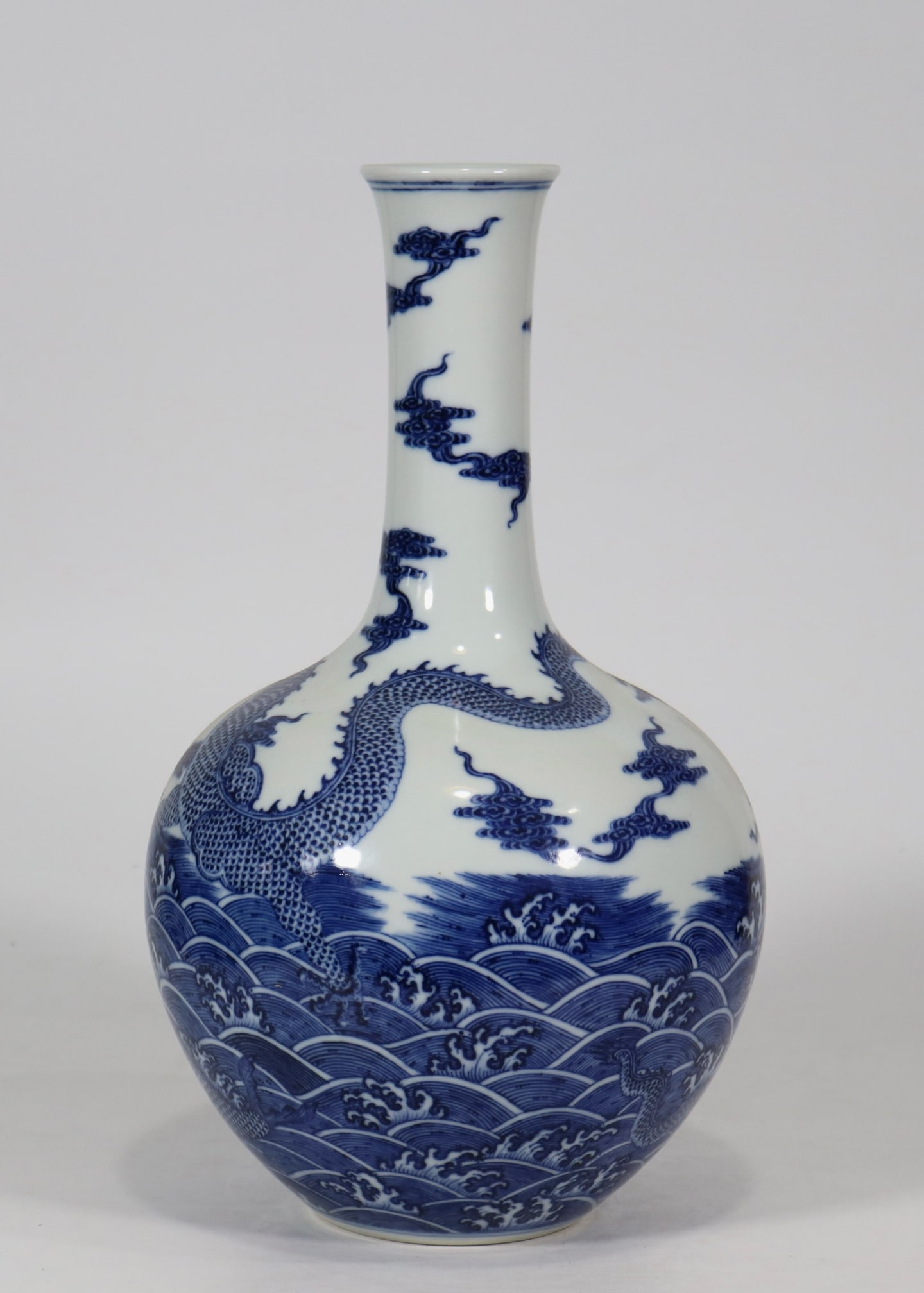 An Exquisite Blue and White Dragon Pattern Seawater Pattern Vase - 3