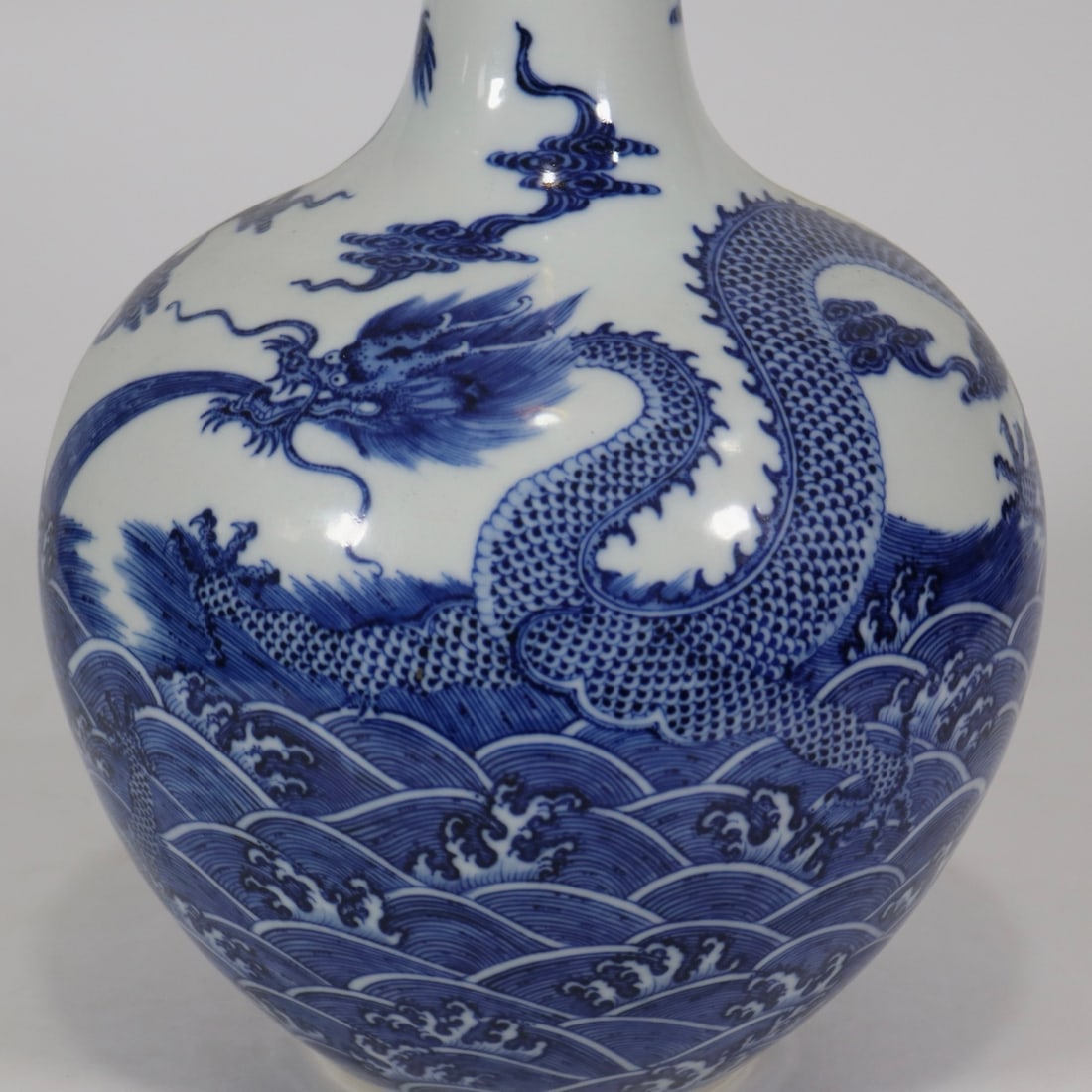 An Exquisite Blue and White Dragon Pattern Seawater Pattern Vase - 5