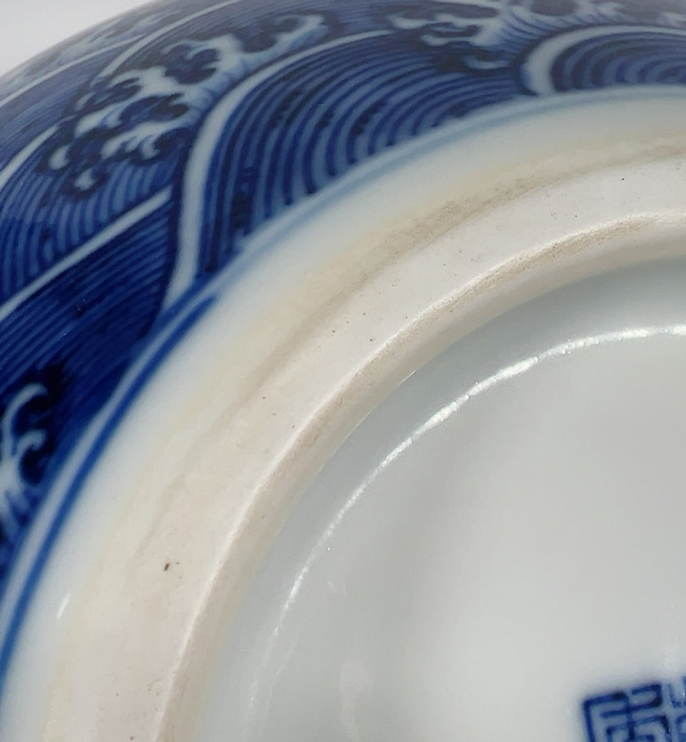 An Exquisite Blue and White Dragon Pattern Seawater Pattern Vase - 9