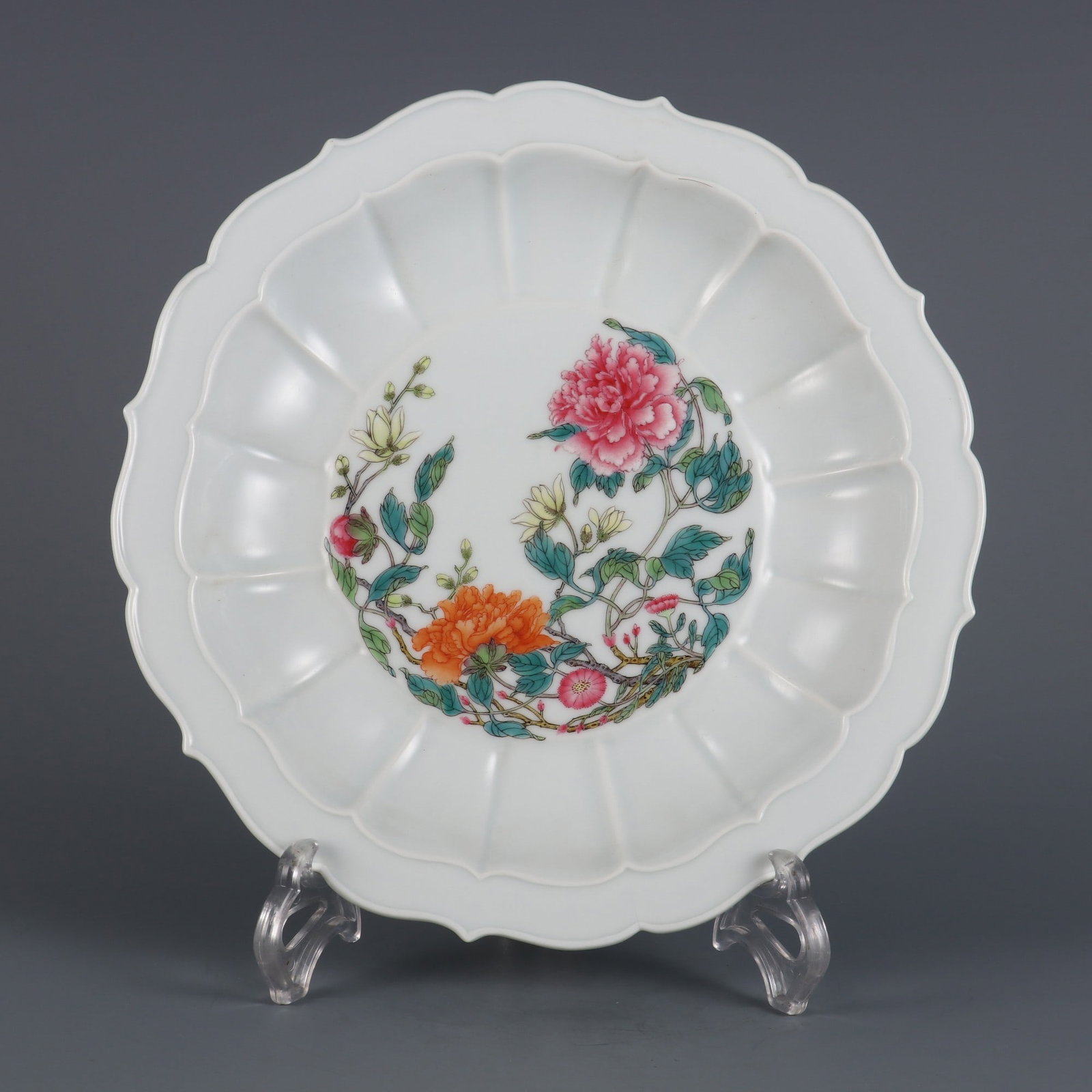 An Exquisite Famille-Rose Flower Pattern Plate: An Exquisite Famille-Rose Flower Pattern Plate Qing Dynasty, China Qianlong Six-character Mark Size:1.7inx9.4in粉彩牡丹纹瓜菱盘