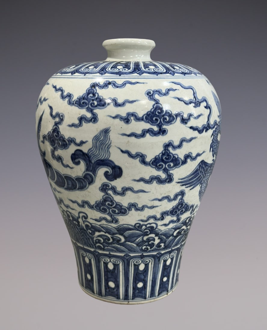 An Exquisite Blue and White Dragon Pattern Vase - 6