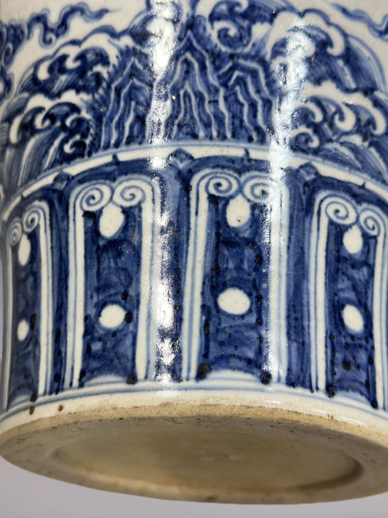 An Exquisite Blue and White Dragon Pattern Vase - 8