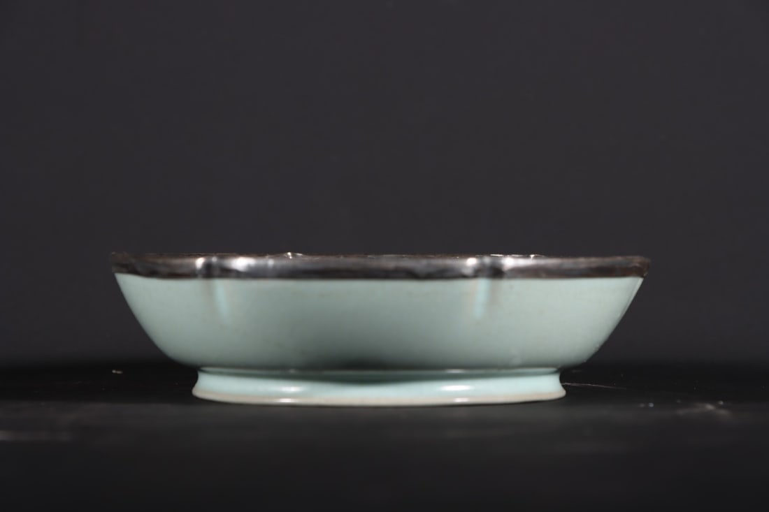 An Exquisite Ru yao Sky Blue Glazed Brush Washer: An Exquisite Ru yao Sky Blue Glazed Brush Washer Song Dynasty, China Size:1.5inx5.7in汝窑天青釉纯银錾刻葵口洗