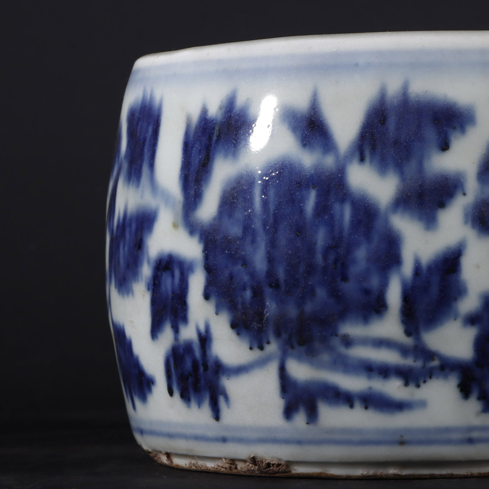 An Exquisite Blue and White Flower Pattern Jar - 2