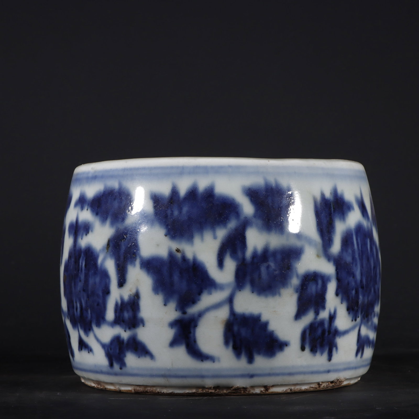An Exquisite Blue and White Flower Pattern Jar - 4