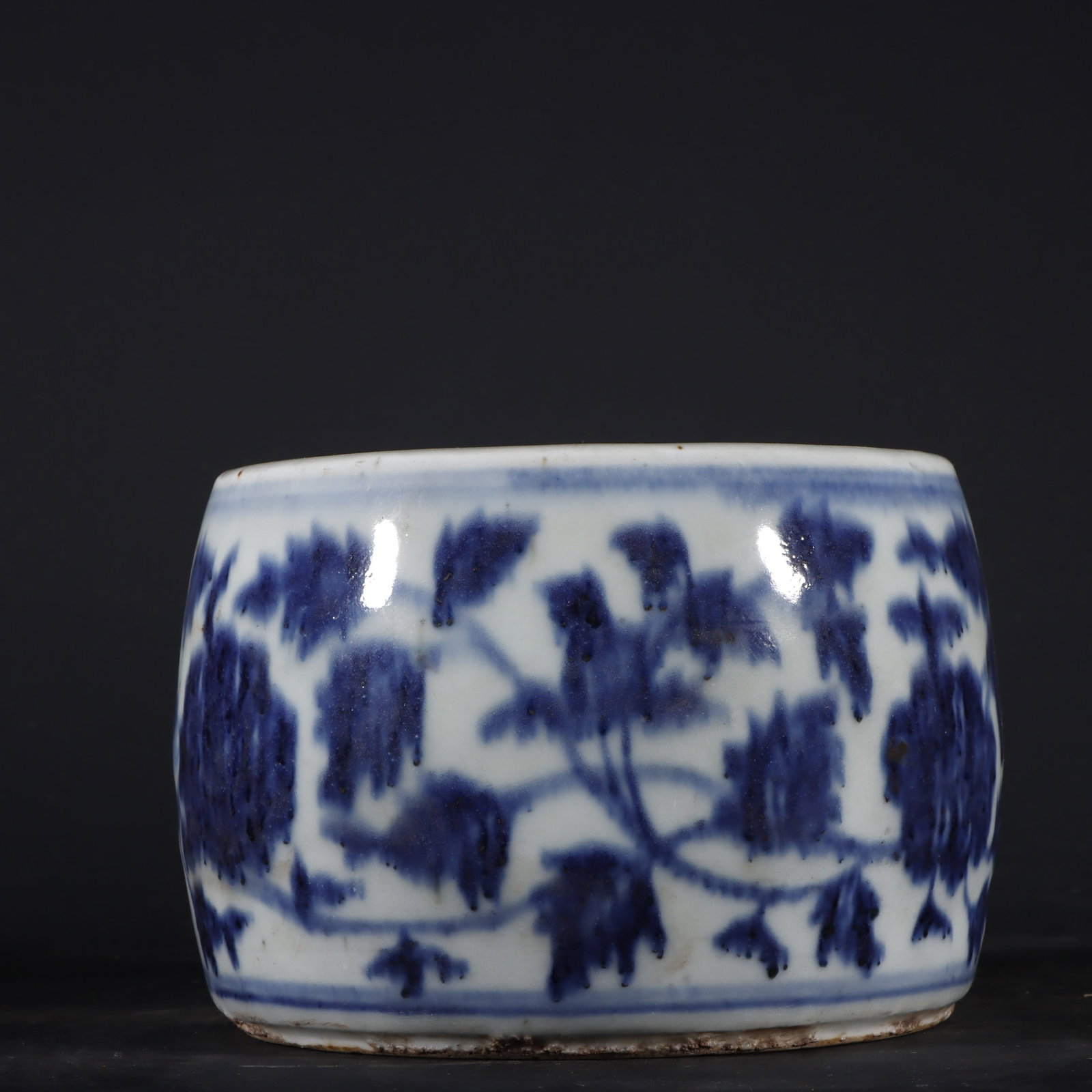 An Exquisite Blue and White Flower Pattern Jar - 5