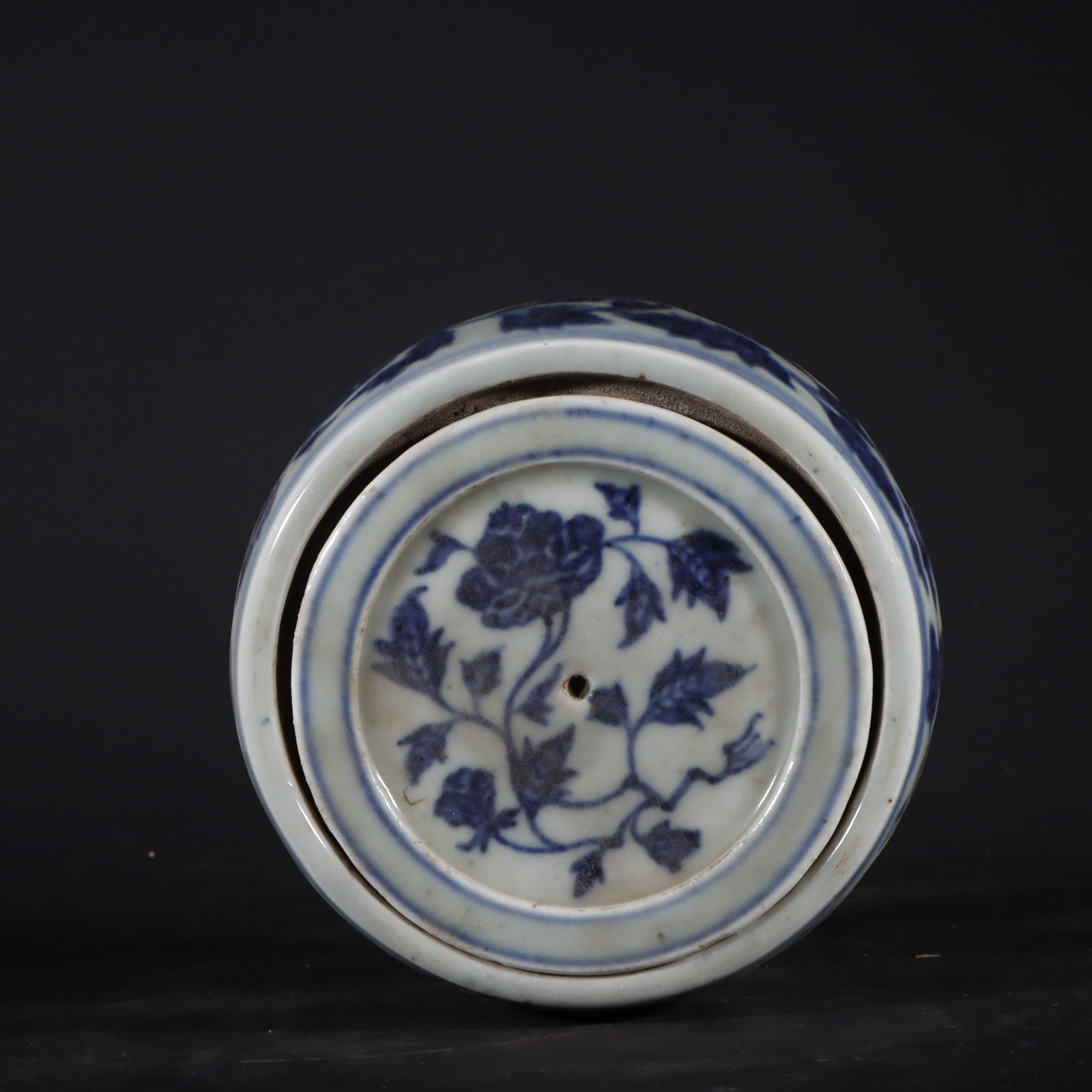 An Exquisite Blue and White Flower Pattern Jar - 7